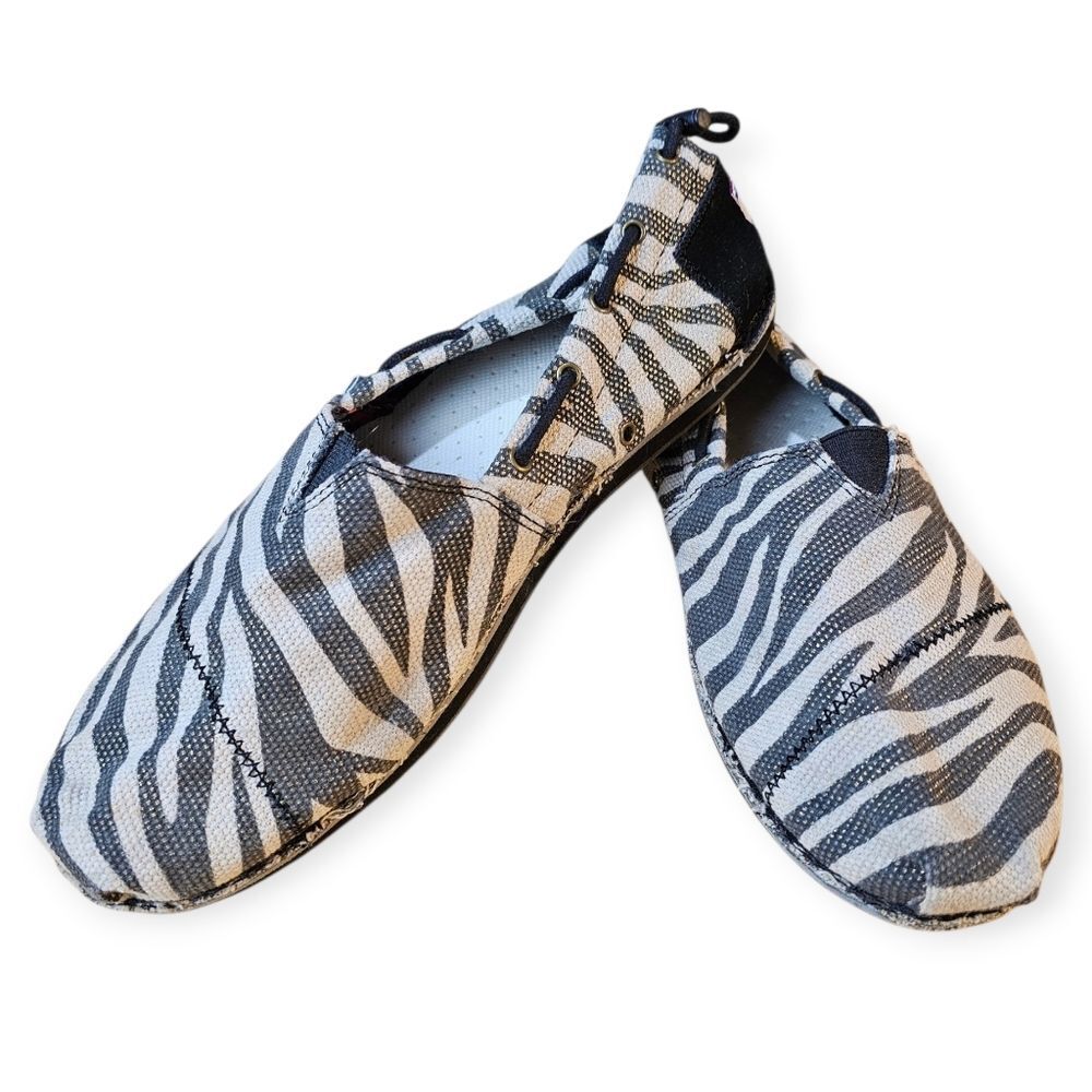 🖤🤍 BOBS by Skechers Zebra Print Slip-On Flats – Size 9.5